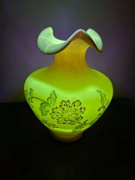 Fenton Burmese Large Queens Bird Vase Connoisseur Collection