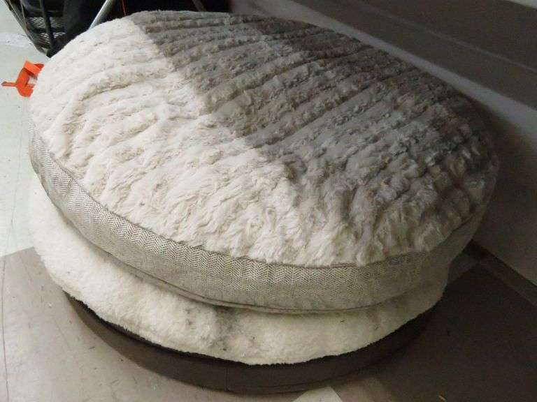 * 2) Dog Beds