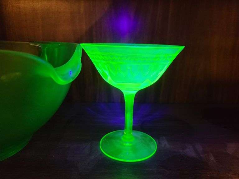 Double Spout Uranium Mixing Bowl, Uranium Wine Glass/Goblet