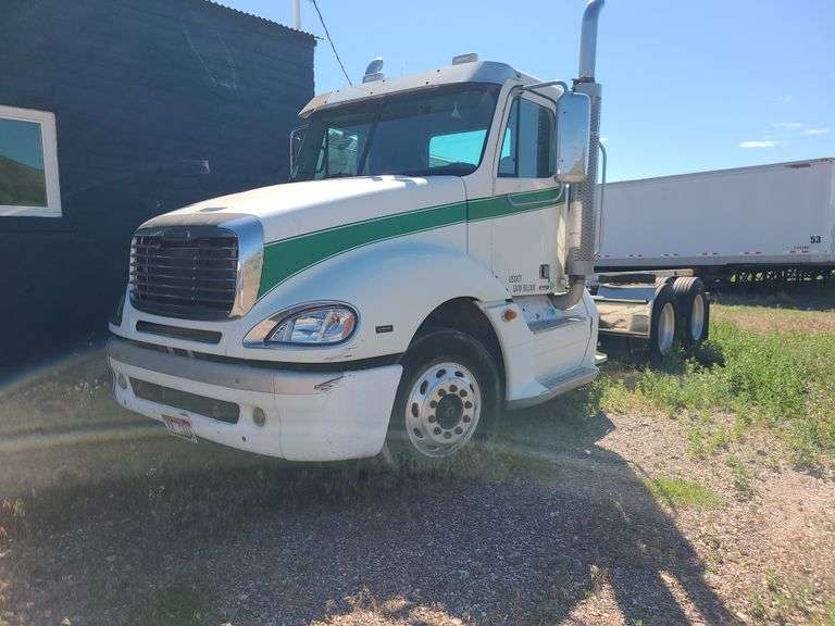 2007 Freightliner CL120 Diesel Tractor Truck