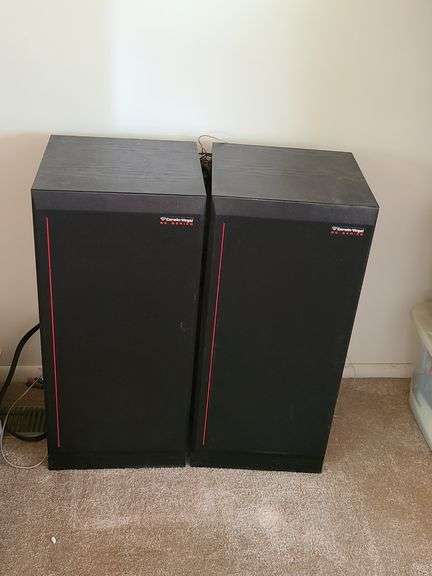 2) Cerwin0Vega SE Series Speakers