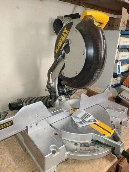 DeWalt Compound Miter Saw