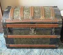 Camel Back Trunk with Tray