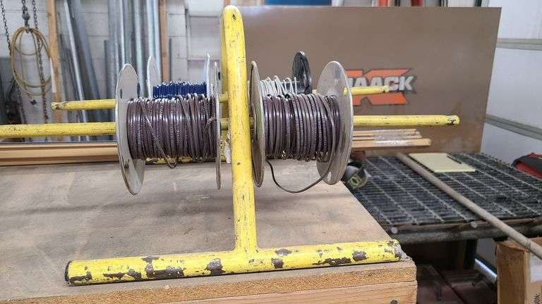 Electrical Wire Holder with Wire