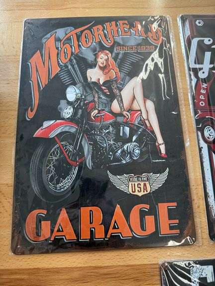 4) Metal Wall Hangings