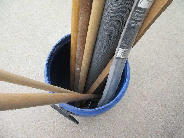 Plastic Barrel with Dowels, Screen, Threshhold