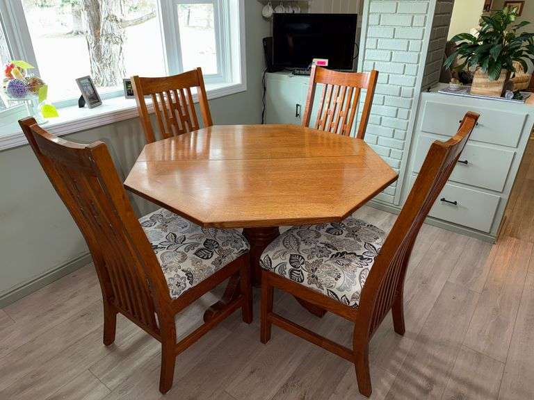 Octagon Wood Kitchen Table with 4) Chairs
