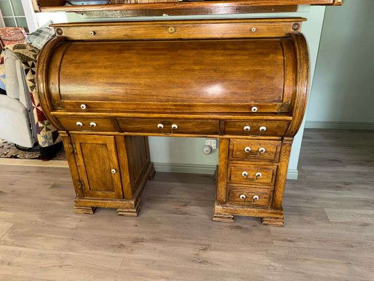 Beautiful Roll Top Desk