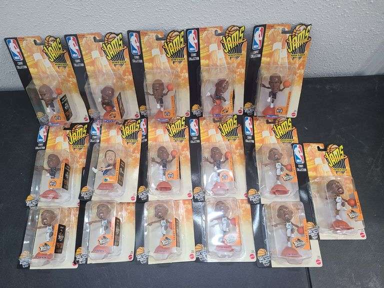 NBA "Jams" Court Figure Collection