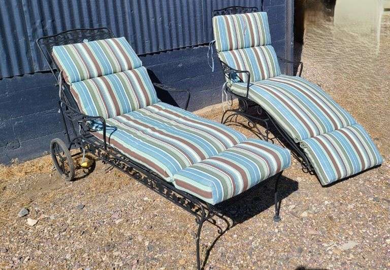 2) Outdoor Chaise Loungers