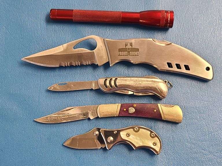 4) Pocket Knives, 1) Small Mag Light