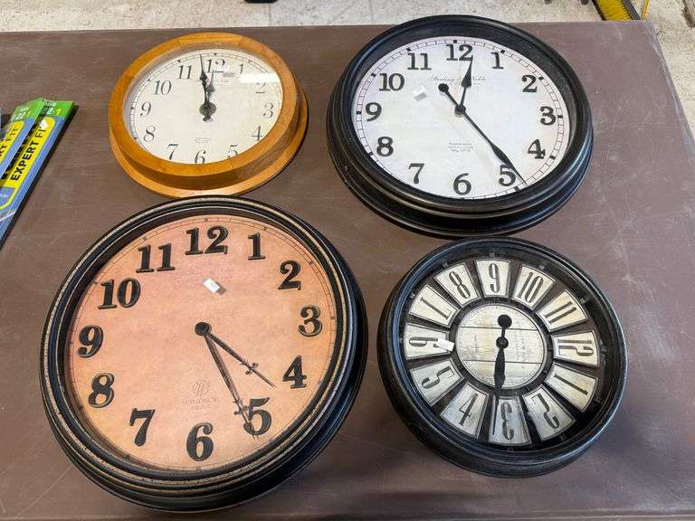 4) Wall Clocks