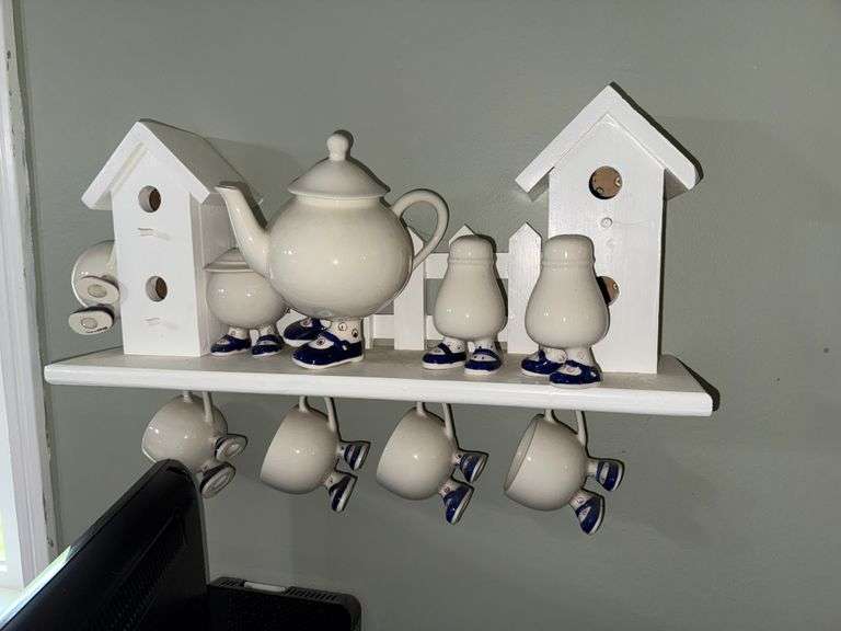 Walking Ware Tea Set