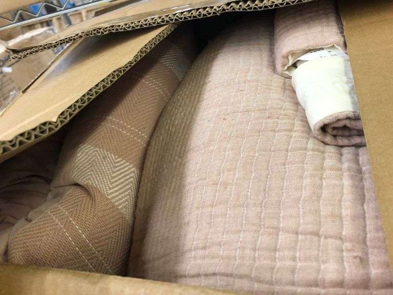 Details By Becki Owens Bedding Set