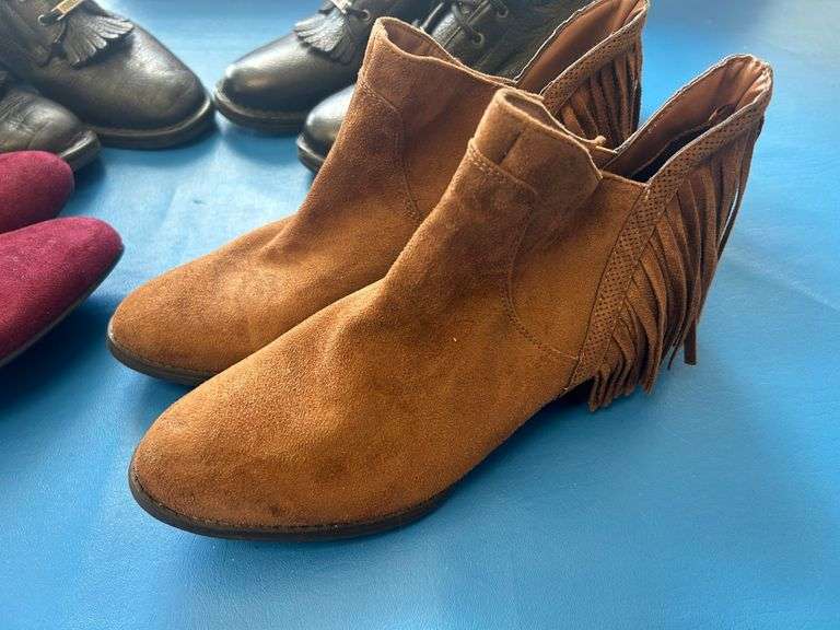 4) Pair of Women's Boots