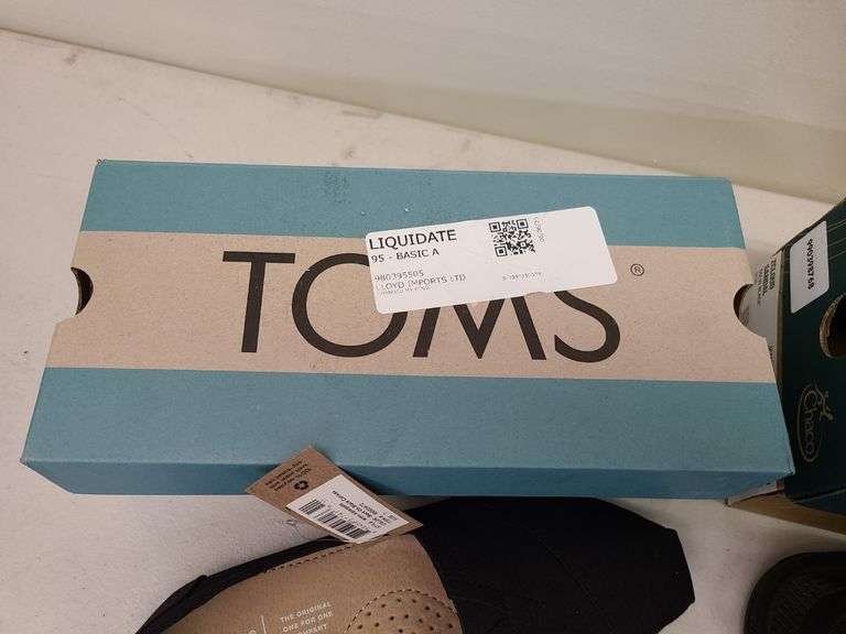 Toms Flats, Chaco Sandals