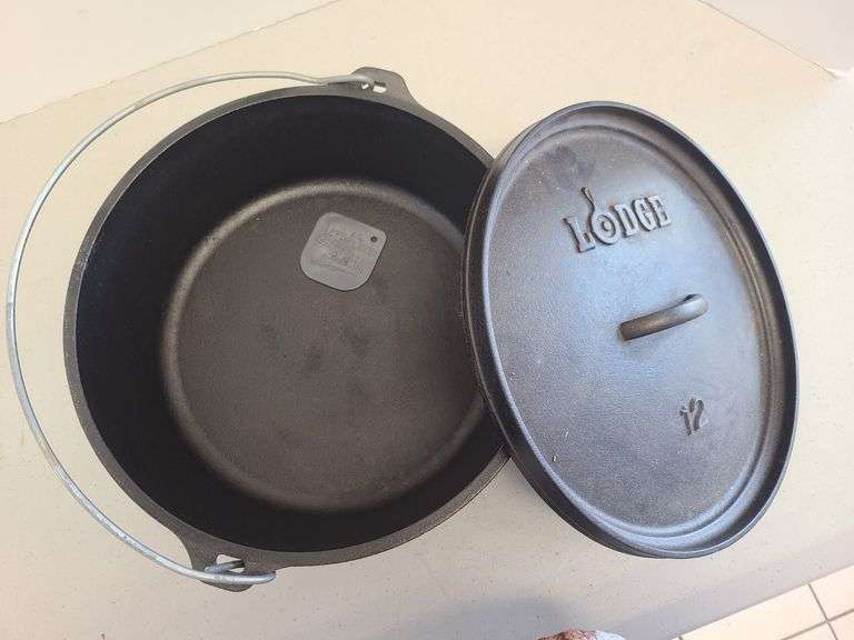 Cast Iron Lodge 12" Dutch Oven