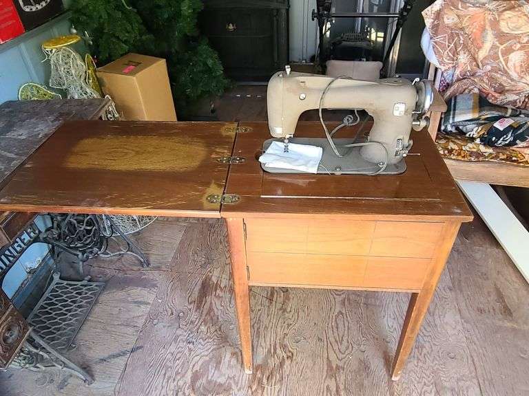 MId 1900s Montgomery Wards Sewing Machine in Cabinet