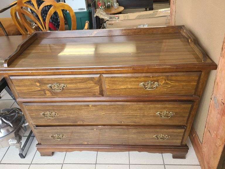 Bassett  Baby Changing Table / Dresser