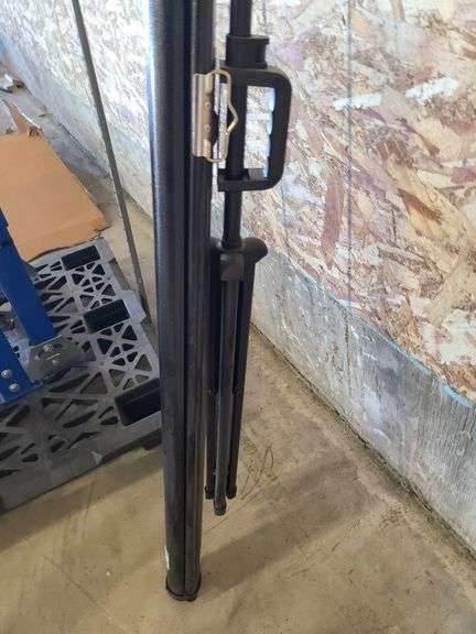 Tri-Pod Stand, Projection Screen