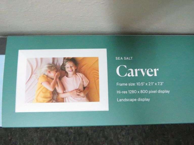 Aura Carver Digital Frame