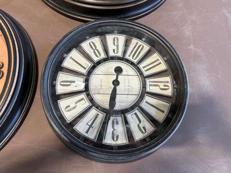 4) Wall Clocks