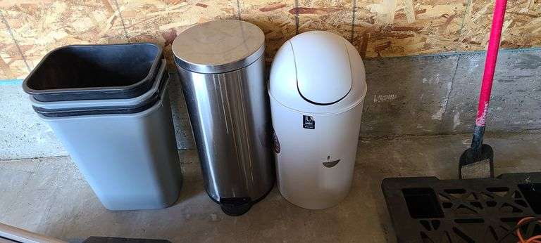 Step Trash Can, 5) Plastic Trash Cans