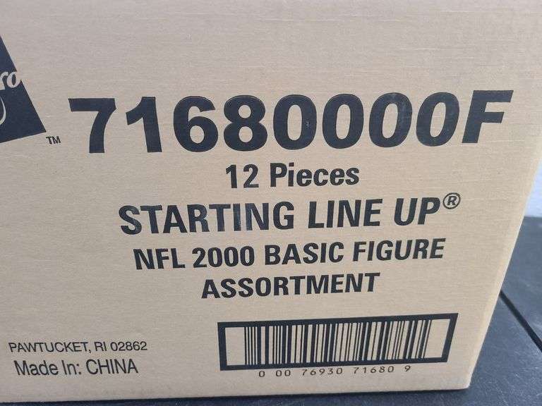 Case of Starting Line Up NFL 2000 Basic Figure Assortment