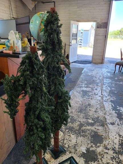 3) Wooden Holiday Trees, 3) Wreaths