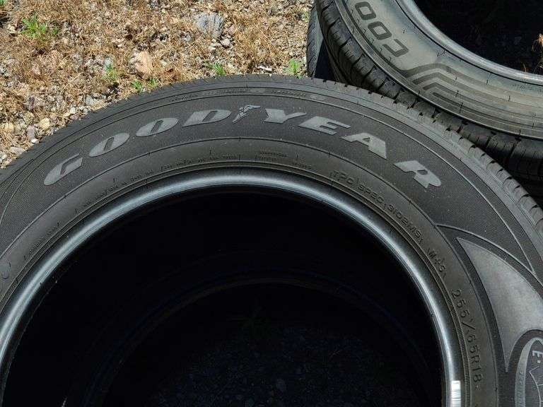2) Goodyear Assurance Fuel Max 255/65R18