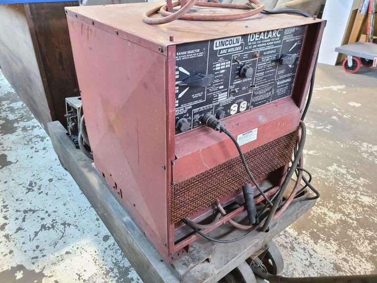 LINCOLN Idealarc 250 AC/DC Stick Welder