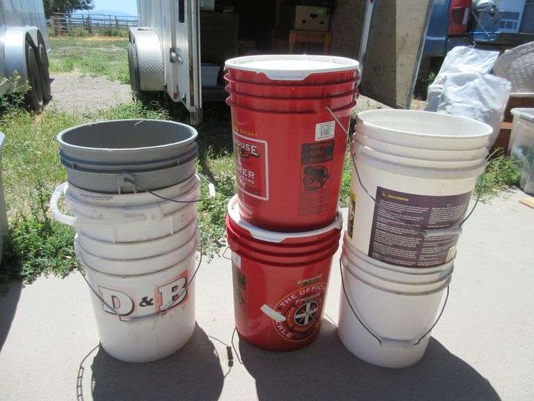 7) Plastic Buckets, 2) Lids