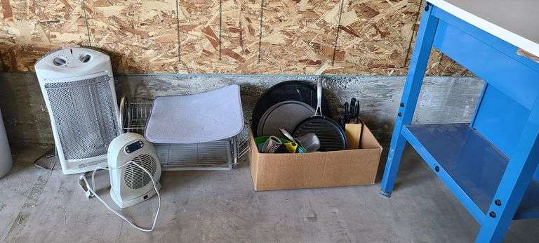 Round Grill Griddle Pan, Drying Rack, 2 Heaters, Knife Block, Dishes,
