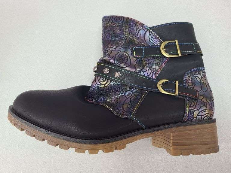 Pair of Ladies Boots, 2) Pair Ladies Sandals