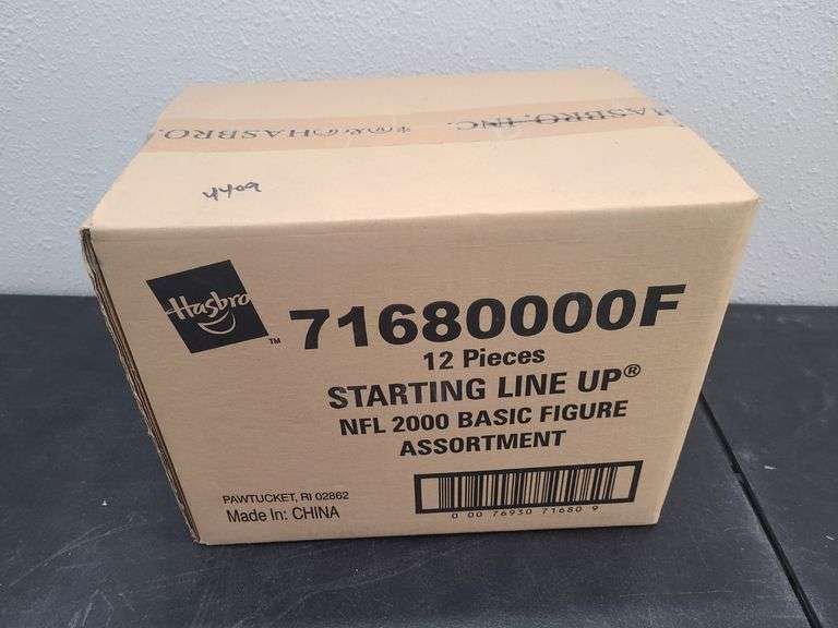 Case of Starting Line Up NFL 2000 Basic Figure Assortment