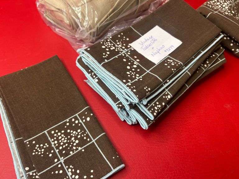 Tablecloth and Napkins Set