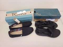 Toms Flats, Chaco Sandals