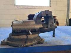 Work Bench with 6" Bench Grinder and Bench Vise