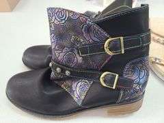 Pair of Ladies Boots, 2) Pair Ladies Sandals