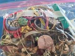 Costume Jewelry: Necklaces, Bracelets, Earrings, Watches