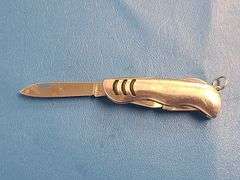 4) Pocket Knives, 1) Small Mag Light