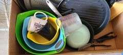 Round Grill Griddle Pan, Drying Rack, 2 Heaters, Knife Block, Dishes,