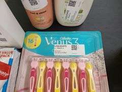 Shampoo, Body Wash, Conditioner, Colgate, Venus 3 Razors