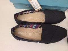 Toms Flats, Chaco Sandals