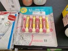 Shampoo, Body Wash, Conditioner, Colgate, Venus 3 Razors