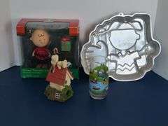 Peanuts Collection: Cake Pan, Glass, Figurines