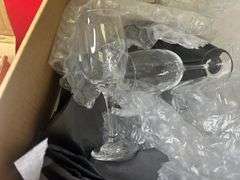 Fifth Avenue Wine Glasses, Square Plates