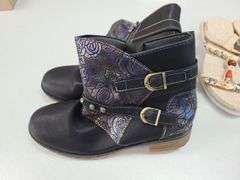 Pair of Ladies Boots, 2) Pair Ladies Sandals