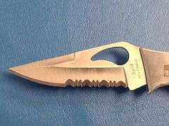 4) Pocket Knives, 1) Small Mag Light