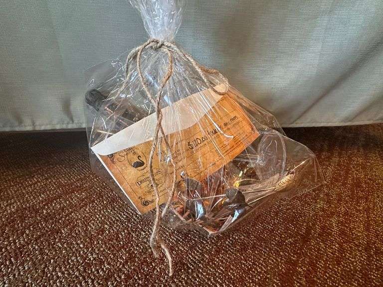 $120 Black Swan GC, Wine, 2 Wine Glasses Basket